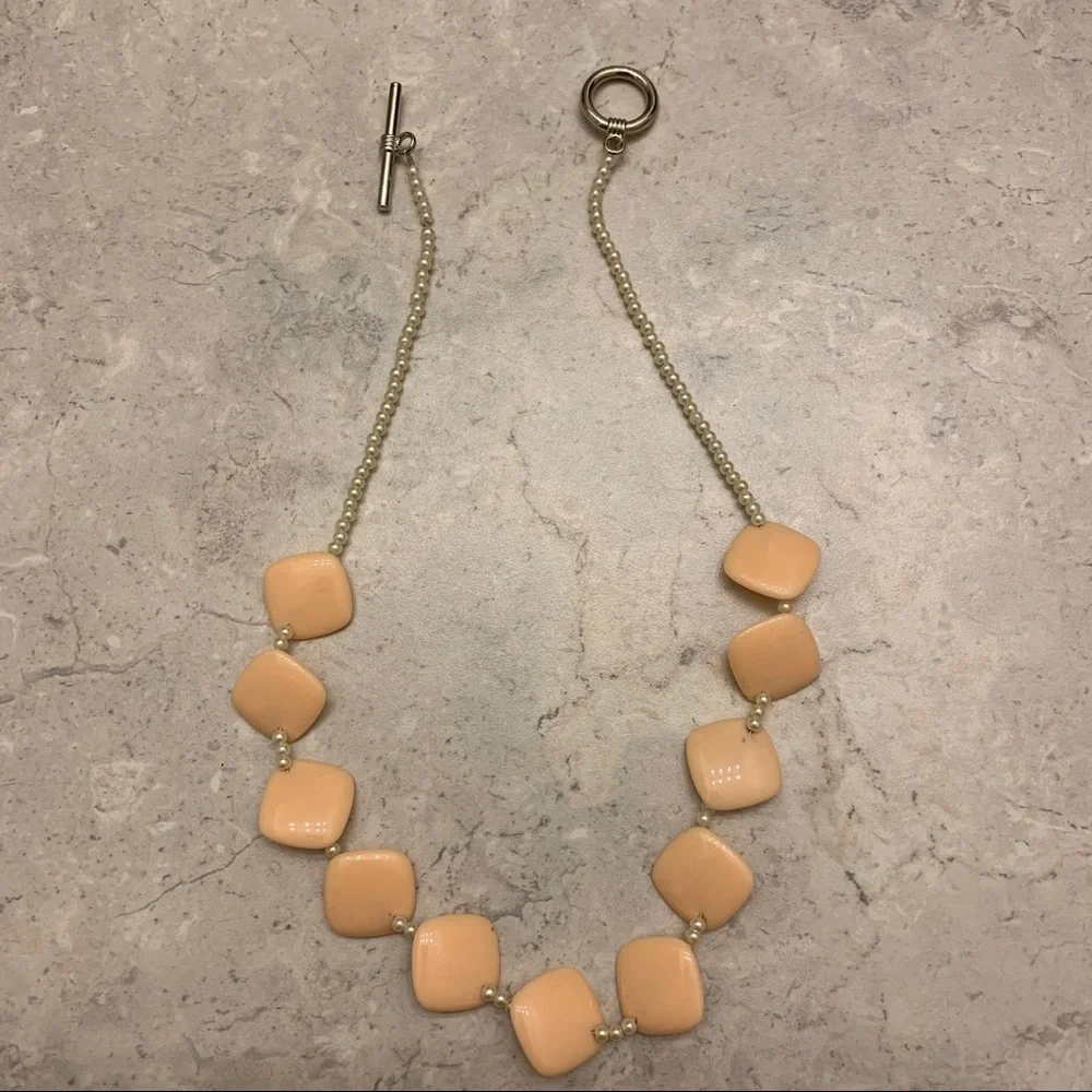 4/$15 peach and pearl bead necklace